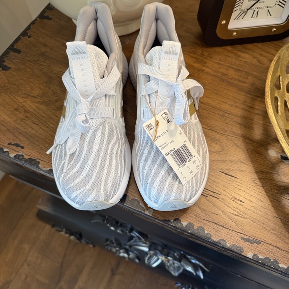 Adidas Edge Lux 5 Running Women Sneakers - White with Gold Stripes size 7 1/2 - Picture 3 of 9